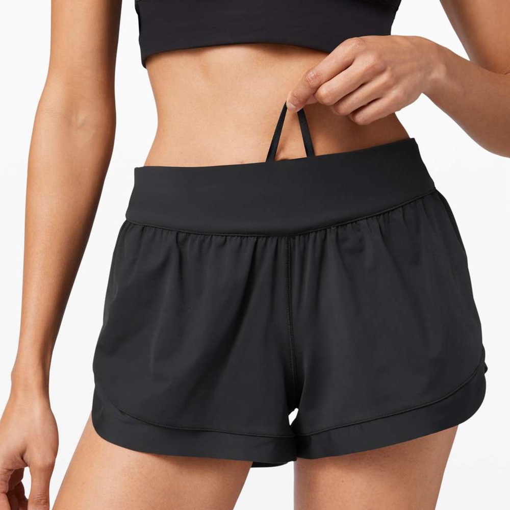 Lululemon Calm Tides Running short 2.5” in black, size 2